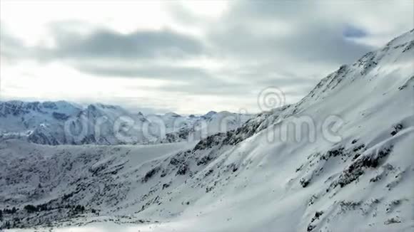 雪山视频的预览图