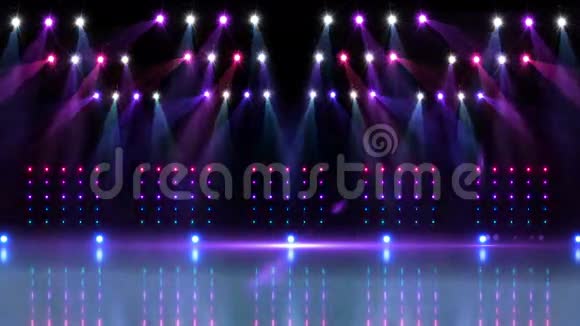 舞台在紫色和蓝色的聚光灯下视频的预览图