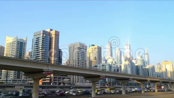 迪拜码头交通公路4k时视频的预览图