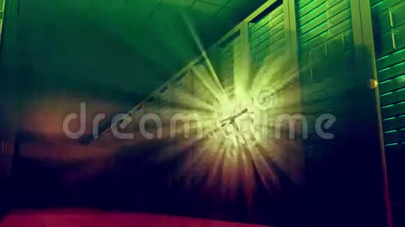 闪烁的光线穿过服务器机房视频的预览图
