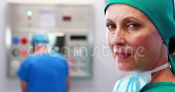 手术室外科帽女护士视频的预览图