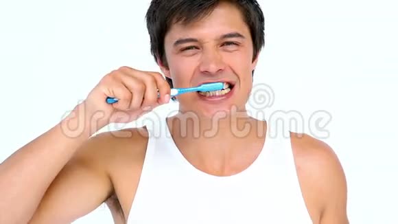 人刷牙视频的预览图
