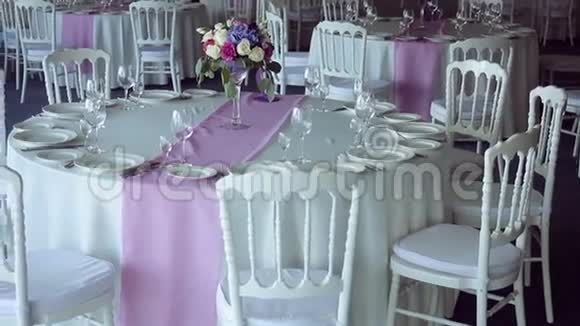 装饰设计圆桌紫色紫丁香条纹在中间视频的预览图