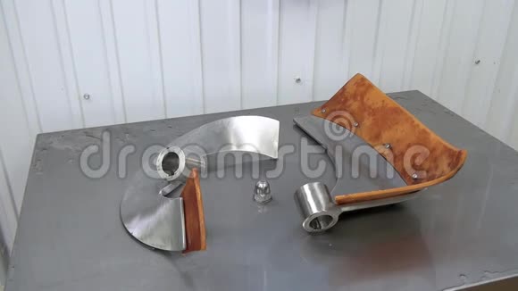 生产中清洗洗色拉搅拌机视频的预览图