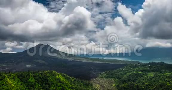 巴图尔火山的卡尔德拉视频的预览图