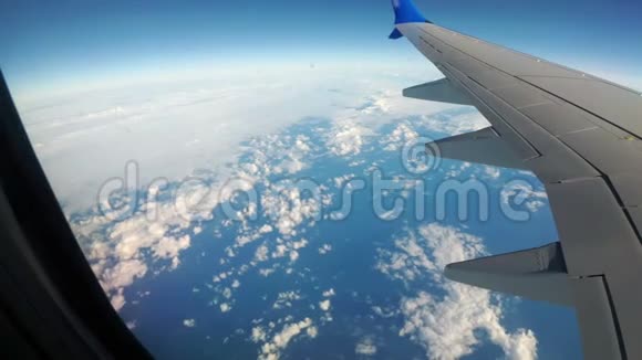 从飞机窗看云景视频的预览图