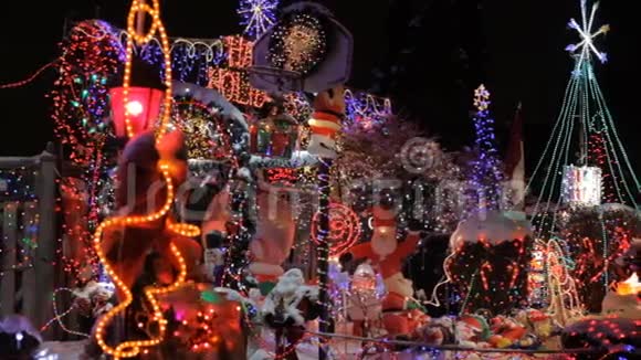 多伦多美丽的装饰圣诞屋视频的预览图