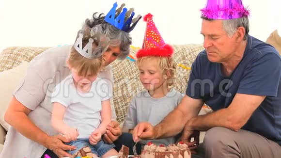 家庭生日视频的预览图
