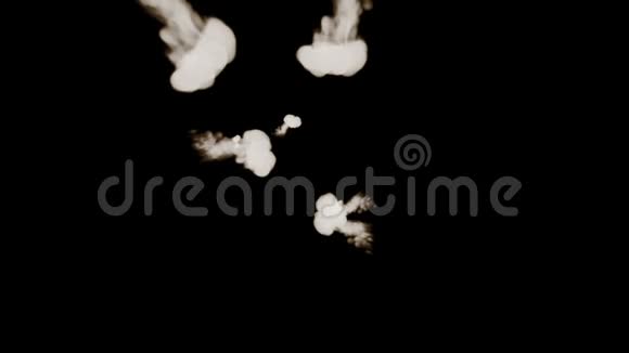 烟雾流慢运动隔离在黑色背景背光和准备合成视觉效果为视频的预览图