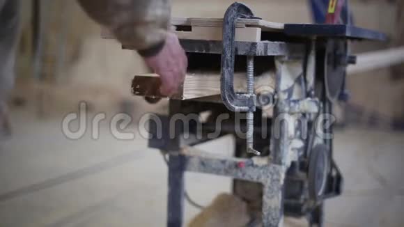 木工用圆锯木工加工视频的预览图