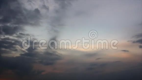 傍晚时分的天空云视频的预览图