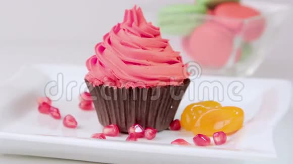 DessertCookiesCake樱桃加水果和咖啡的蛋糕视频的预览图