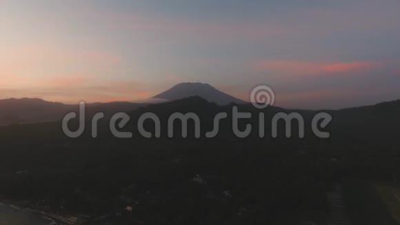 印度尼西亚巴厘岛山区日落视频的预览图