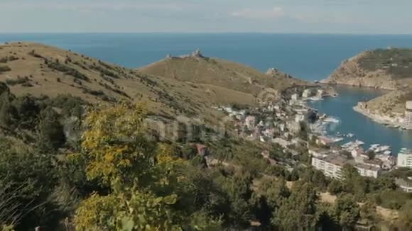 巴拉克拉瓦是克里米亚最受欢迎的度假胜地湾前潜艇基地视频的预览图