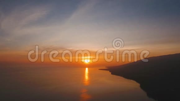 海上日落印度尼西亚巴厘视频的预览图