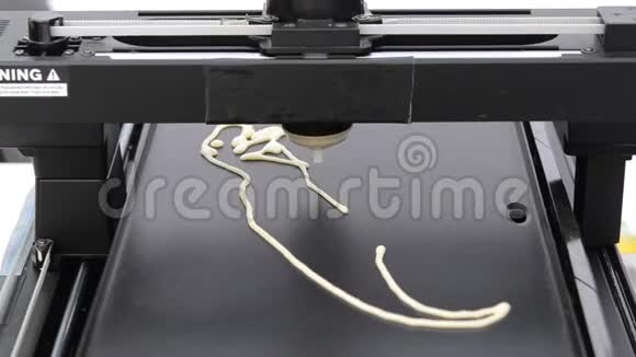 液体面团的3D打印机3D打印机打印薄煎饼视频的预览图
