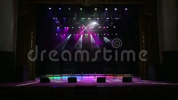 音乐会中舞台的照明视频的预览图