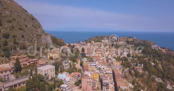 塔奥米纳的鸟瞰西西里著名的度假胜地视频的预览图