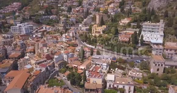 意大利陶尔米纳市美丽的鸟瞰图视频的预览图