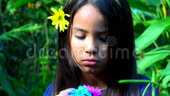 哭泣的西班牙女孩视频的预览图