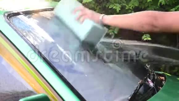 泰国男人洗车视频的预览图