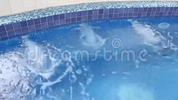 水疗按摩浴缸视频的预览图