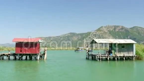 船游河流芦苇历史达利安奥塔卡科伊西吉兹土耳其视频的预览图