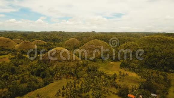 菲律宾博霍尔的巧克力山空中景色视频的预览图