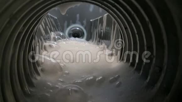 厂内专业工业绞肉机清洗冲洗视频的预览图