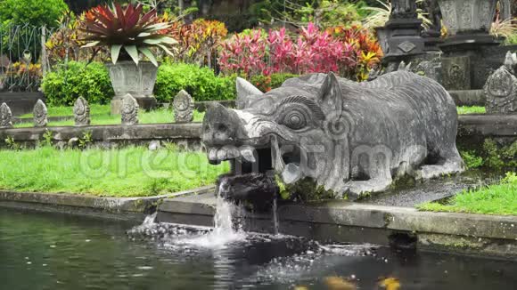 巴厘岛的蒂塔冈加印度神庙视频的预览图