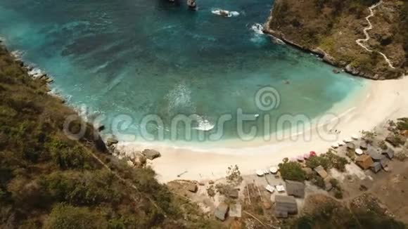 鸟瞰美丽的海滩努沙佩尼达视频的预览图