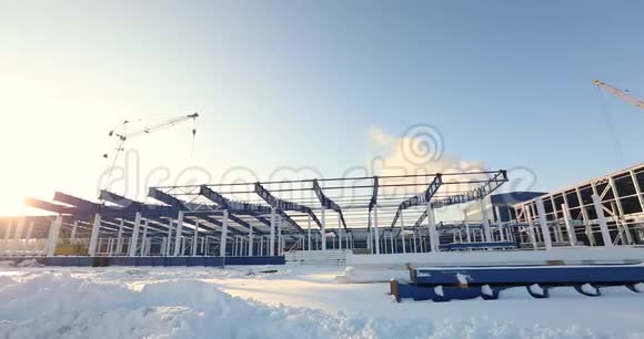 建造现代工厂或仓库现代工业外部全景现代仓库视频的预览图