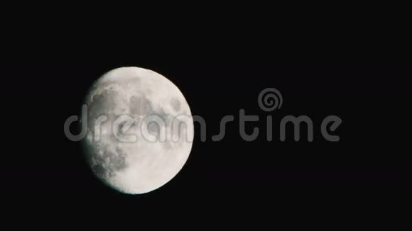 夜空中的满月视频的预览图