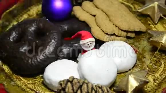 德国圣诞面包店在餐桌上视频的预览图