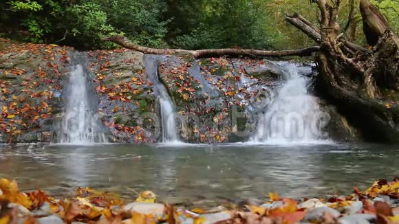 俄罗斯索契贝祖门卡河瀑布视频的预览图