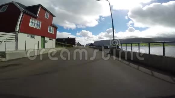 穿越法罗群岛的乡村视频的预览图