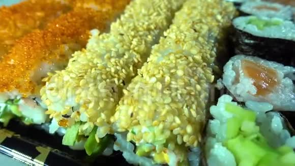 日本传统海鲜寿司视频的预览图