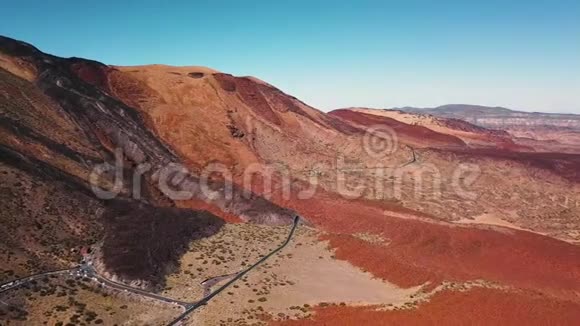 从空中俯瞰海德国家公园飞越山脉和坚硬的熔岩加那利群岛视频的预览图