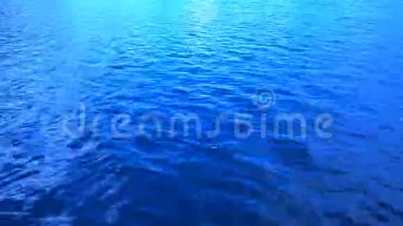 蓝水波纹为背景视频的预览图