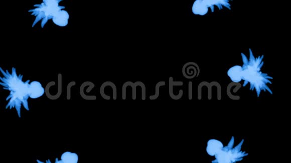 发光的蓝色墨水注入水的黑色背景三维动画与卢马哑光作为阿尔法通道在缓慢运动使用视频的预览图