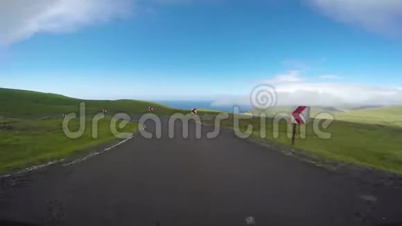 在法罗群岛的农村开车视频的预览图