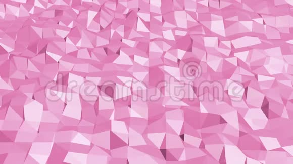 玫瑰色或粉红色低聚表面作为晶体网多边形数字马赛克红色环境或背景与移动视频的预览图