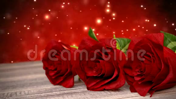 无缝环生日背景与红色玫瑰在木桌上3D译文视频的预览图