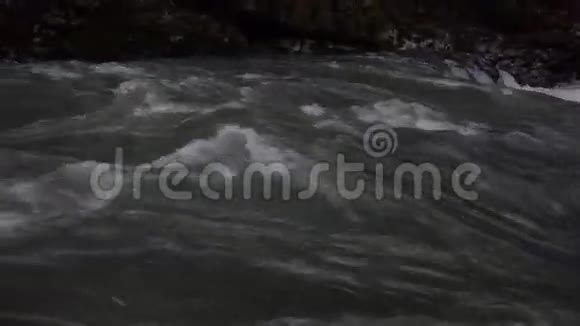 山河小溪视频的预览图