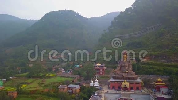尼泊尔加德满都山谷的帕德马桑巴瓦古鲁雕像神庙的景观2017年10月16日视频的预览图