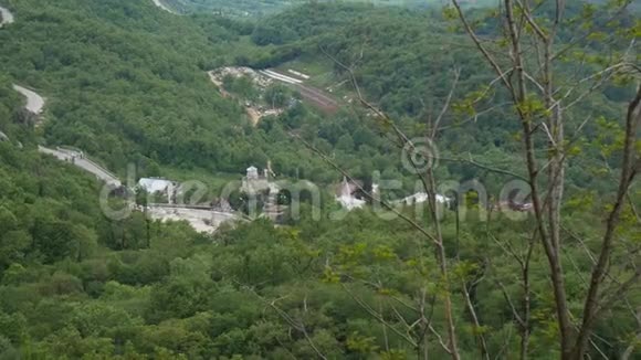 黑山山区的道路视频的预览图