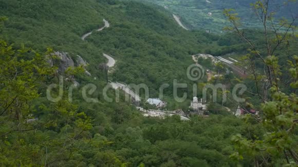 黑山山区的道路视频的预览图