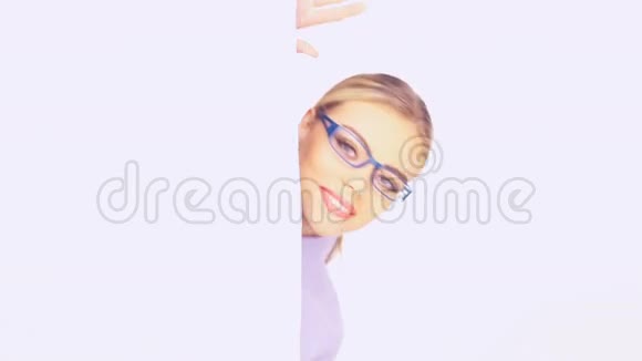 戴眼镜的美女视频的预览图