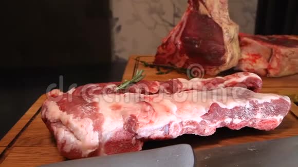 生鲜肉理贝牛排视频的预览图