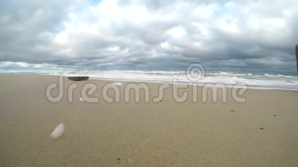 恶劣天气的波罗的海海滩视频的预览图